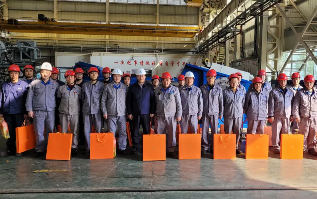 機電集團董事長趙自成到重泵公司慰問一線職工 機電集團董事長趙自成到重泵公司慰問一線職工