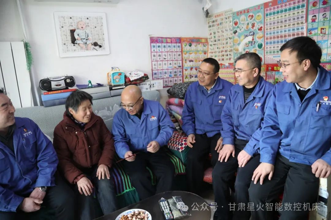 星火機(jī)床公司開展節(jié)前慰問 星火機(jī)床公司開展節(jié)前慰問