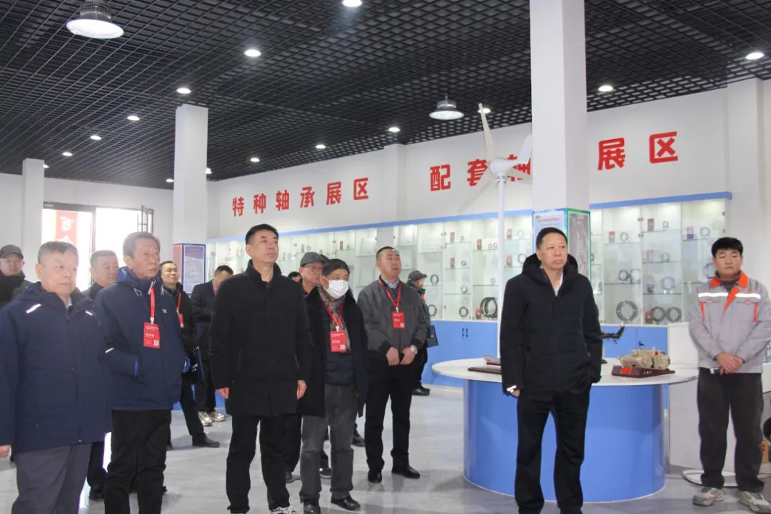 中軸協(xié)理事長(zhǎng)周宇一行到河北省軸承研究院調(diào)研指導(dǎo) 中軸協(xié)理事長(zhǎng)周宇一行到河北省軸承研究院調(diào)研指導(dǎo)