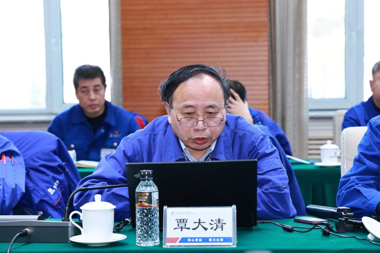 哈電集團(tuán)首席科學(xué)家覃大清在會上發(fā)言 哈電集團(tuán)首席科學(xué)家覃大清在會上發(fā)言
