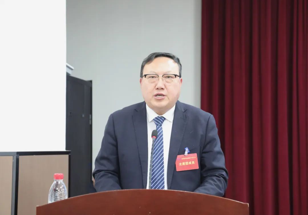 在熱烈的掌聲中,集團公司黨委副書記、總經(jīng)理于海波作了題為《轉型升級 提質(zhì)增效 奮力譜寫高質(zhì)量發(fā)展新篇章》的經(jīng)理層工作報告。 在熱烈的掌聲中,集團公司黨委副書記、總經(jīng)理于海波作了題為《轉型升級 提質(zhì)增效 奮力譜寫高質(zhì)量發(fā)展新篇章》的經(jīng)理層工作報告。