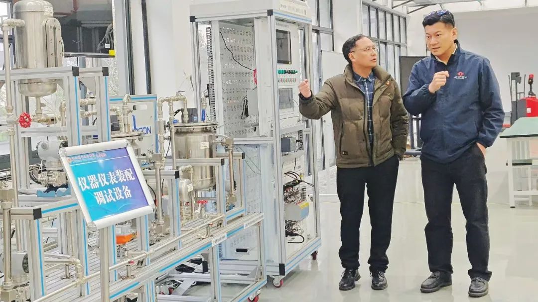溫州金鑫生化閥門有限公司赴溫州智能泵閥學院參觀交流 溫州金鑫生化閥門有限公司赴溫州智能泵閥學院參觀交流