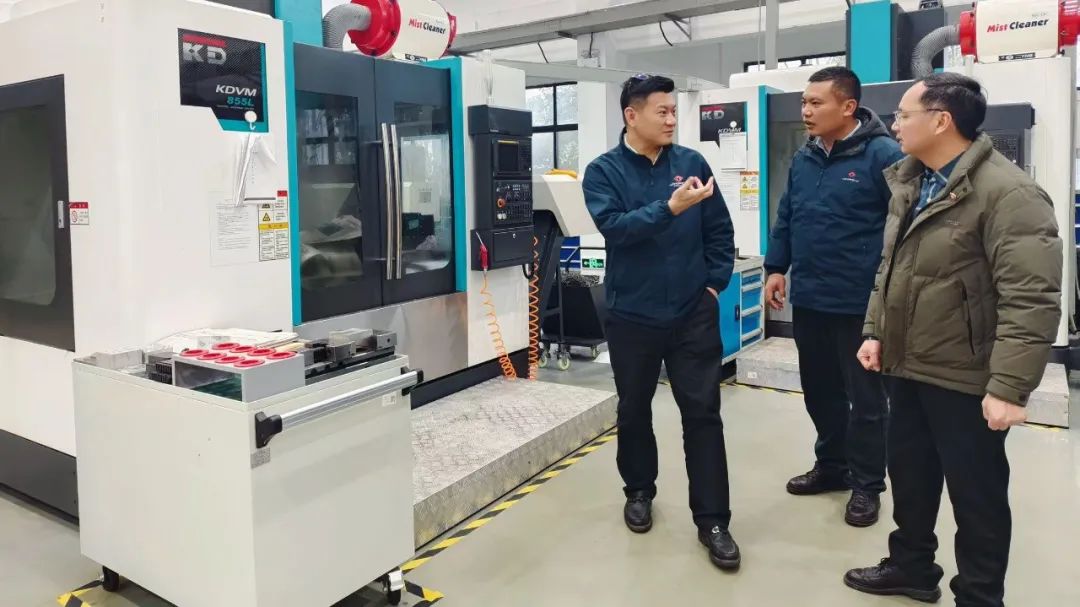 溫州金鑫生化閥門有限公司赴溫州智能泵閥學院參觀交流 溫州金鑫生化閥門有限公司赴溫州智能泵閥學院參觀交流