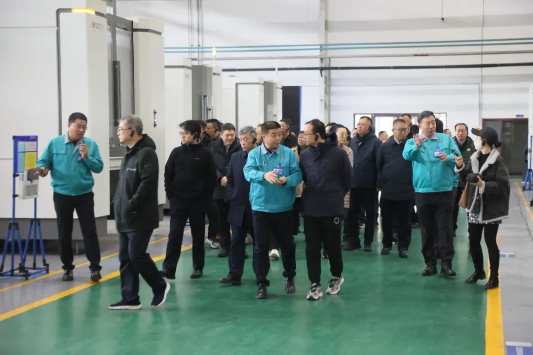 新任中央企業(yè)領(lǐng)導(dǎo)人員培訓(xùn)班到大連機床參觀研學(xué) 新任中央企業(yè)領(lǐng)導(dǎo)人員培訓(xùn)班到大連機床參觀研學(xué)