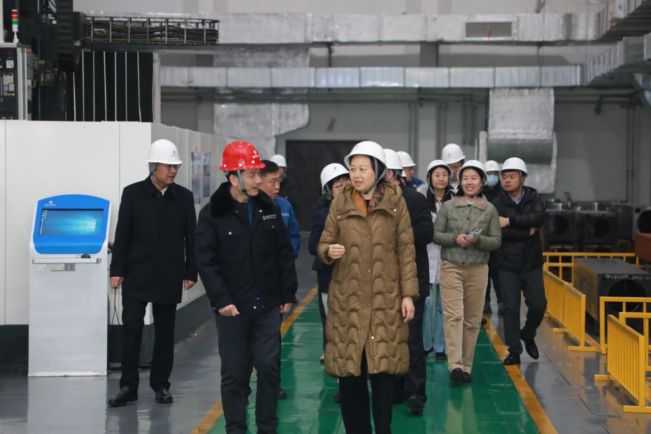 中華全國總工會調(diào)研組到通用技術(shù)齊二機(jī)床調(diào)研 中華全國總工會調(diào)研組到通用技術(shù)齊二機(jī)床調(diào)研