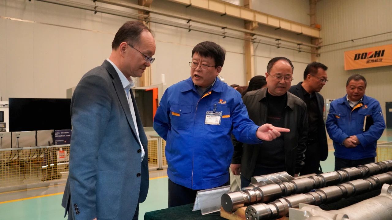 寶雞職業(yè)技術(shù)學(xué)院黨委書記薛建恩到寶雞機床集團公司參觀交流 寶雞職業(yè)技術(shù)學(xué)院黨委書記薛建恩到寶雞機床集團公司參觀交流