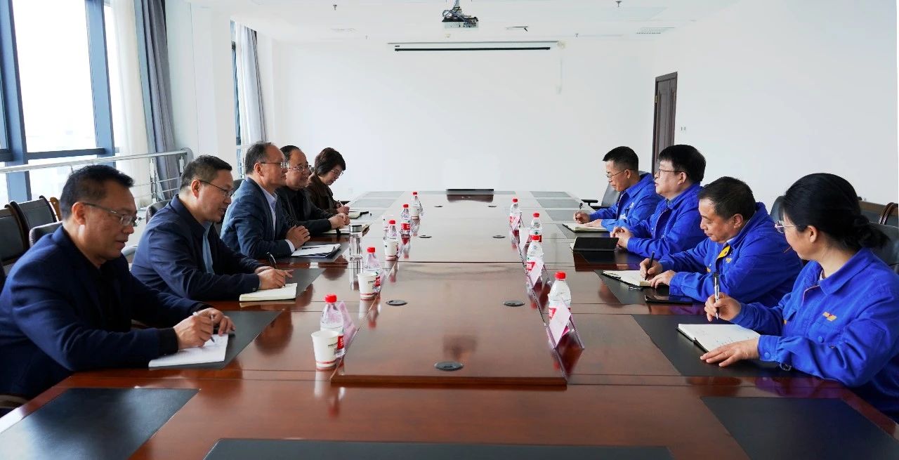 寶雞職業(yè)技術(shù)學(xué)院黨委書記薛建恩到寶雞機床集團公司參觀交流 寶雞職業(yè)技術(shù)學(xué)院黨委書記薛建恩到寶雞機床集團公司參觀交流