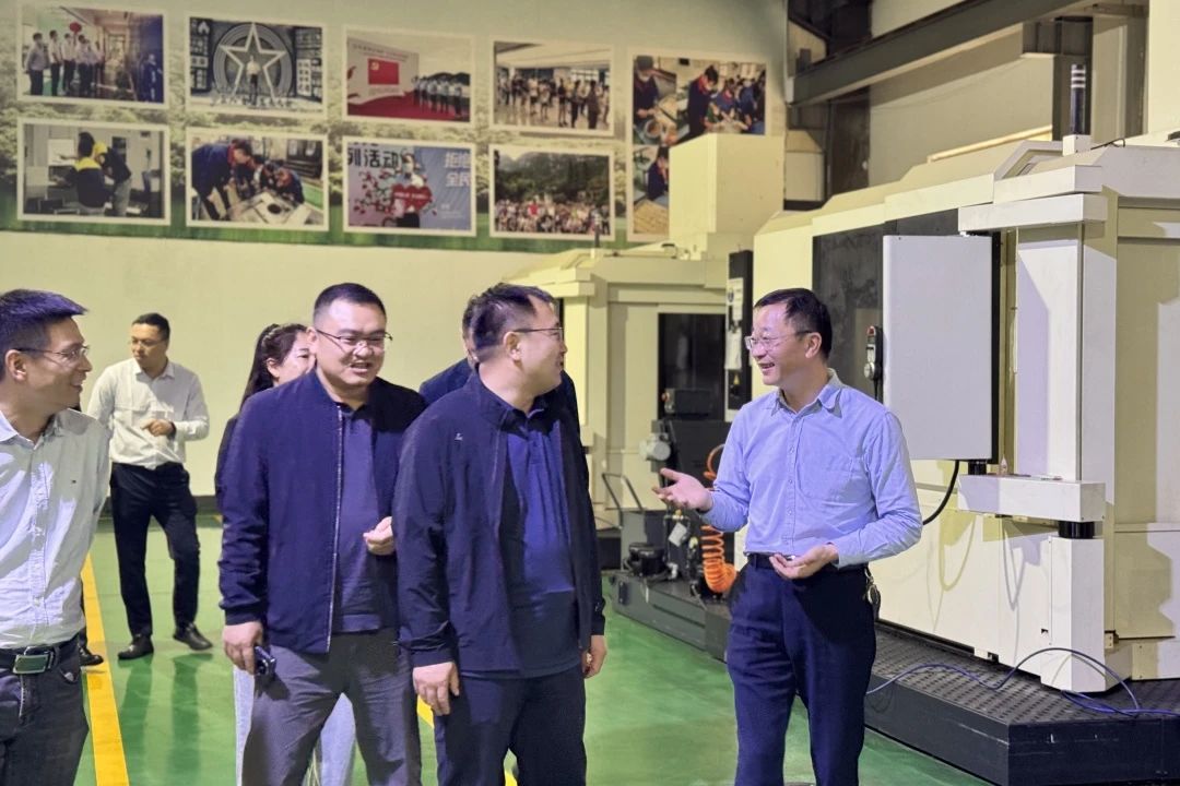 內(nèi)蒙古自治區(qū)霍林郭勒市趙副市長一行蒞臨天正模具參觀考察 內(nèi)蒙古自治區(qū)霍林郭勒市趙副市長一行蒞臨天正模具參觀考察
