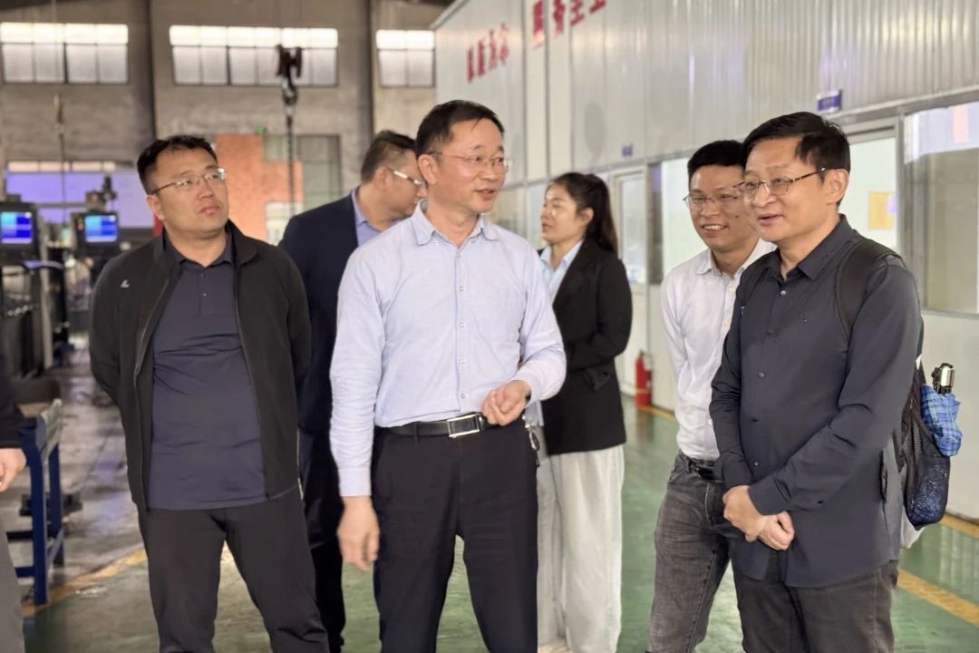 內(nèi)蒙古自治區(qū)霍林郭勒市趙副市長一行蒞臨天正模具參觀考察 內(nèi)蒙古自治區(qū)霍林郭勒市趙副市長一行蒞臨天正模具參觀考察