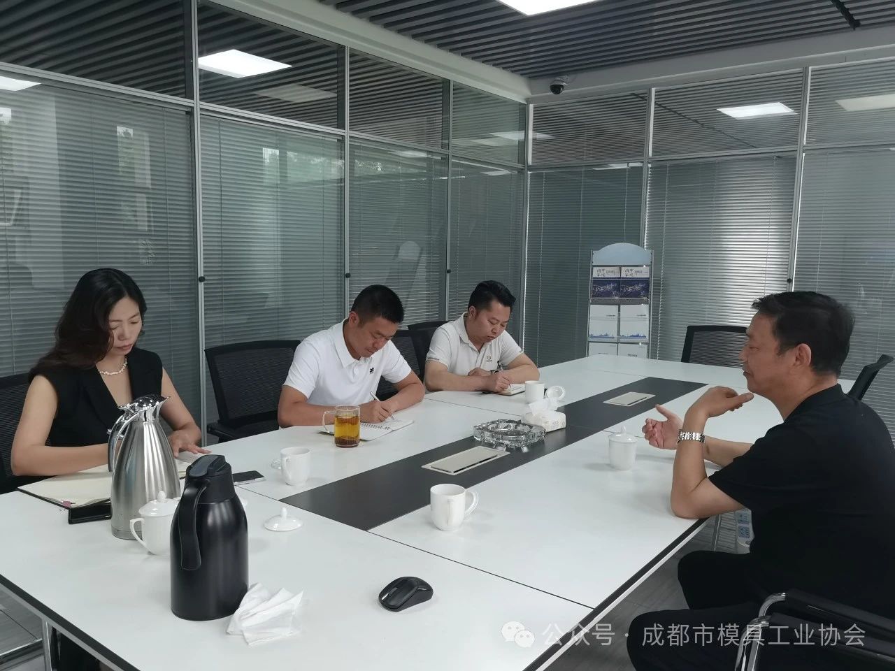 成都市模具工業(yè)協(xié)會與中鑫海集團深化產(chǎn)業(yè)合作交流 成都市模具工業(yè)協(xié)會與中鑫海集團深化產(chǎn)業(yè)合作交流