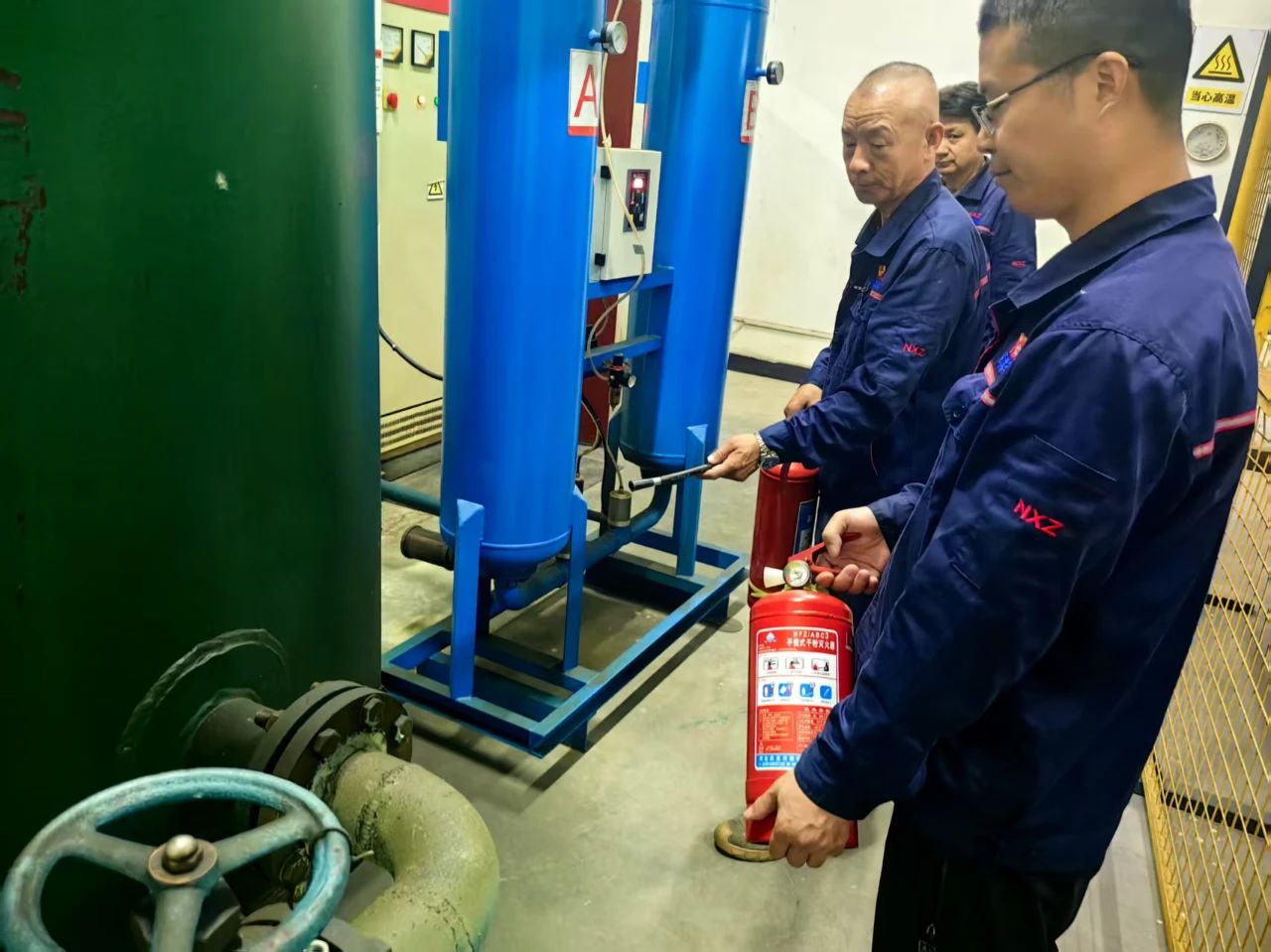 西北軸承鐵路車間開展“導(dǎo)熱油鍋爐火災(zāi)爆炸”專項應(yīng)急演練 西北軸承鐵路車間開展“導(dǎo)熱油鍋爐火災(zāi)爆炸”專項應(yīng)急演練
