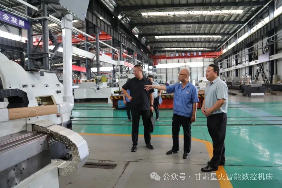湖北荊州公安縣委黨校校長張琦一行蒞臨星火機(jī)床公司參觀調(diào)研 湖北荊州公安縣委黨校校長張琦一行蒞臨星火機(jī)床公司參觀調(diào)研