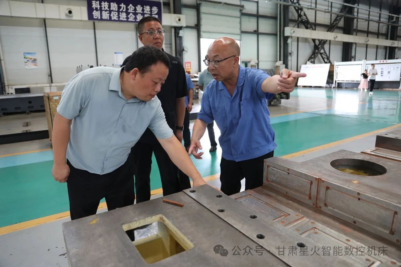 湖北荊州公安縣委黨校校長張琦一行蒞臨星火機(jī)床公司參觀調(diào)研 湖北荊州公安縣委黨校校長張琦一行蒞臨星火機(jī)床公司參觀調(diào)研