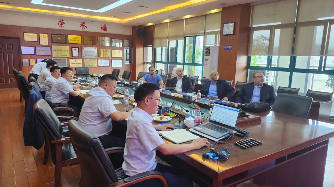 中東客戶到重泵公司考察交流 共拓高端裝備制造合作新空間 中東客戶到重泵公司考察交流 共拓高端裝備制造合作新空間