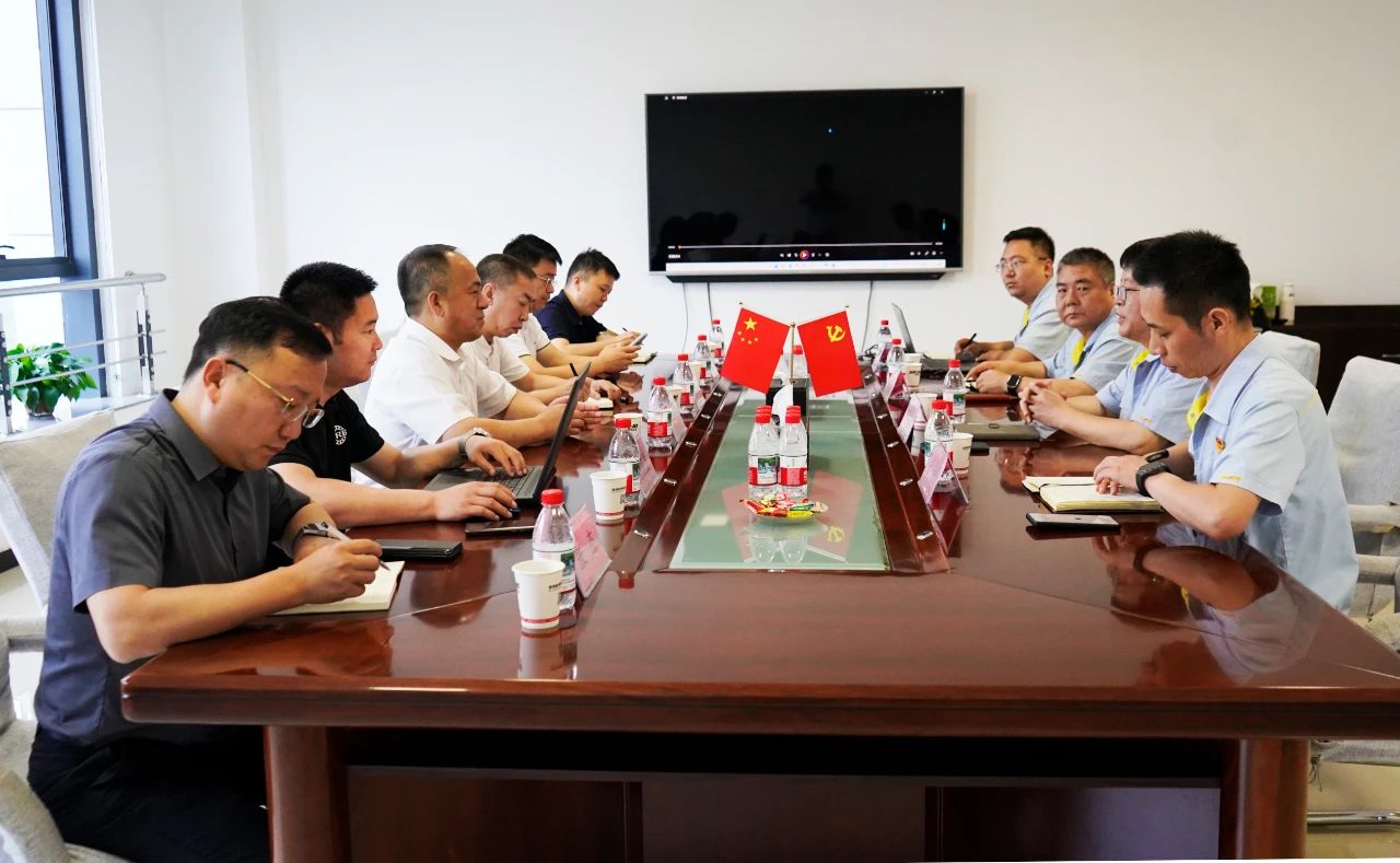 哈爾濱軸承集團(tuán)有限公司總經(jīng)理薛坤朋到訪寶雞機(jī)床集團(tuán) 哈爾濱軸承集團(tuán)有限公司總經(jīng)理薛坤朋到訪寶雞機(jī)床集團(tuán)