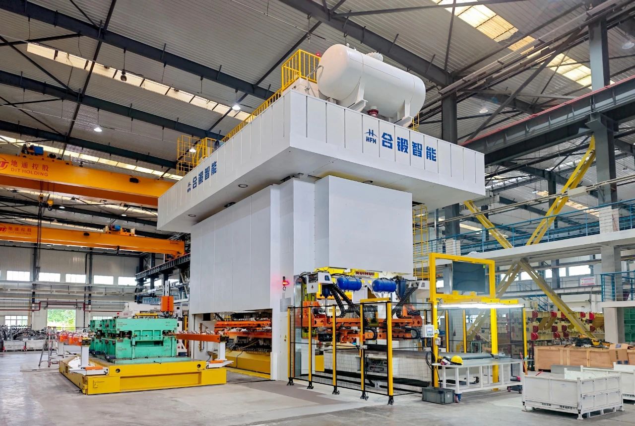 合鍛智能1600噸多工位機(jī)械壓力機(jī)完成調(diào)試即將交付 合鍛智能1600噸多工位機(jī)械壓力機(jī)完成調(diào)試即將交付