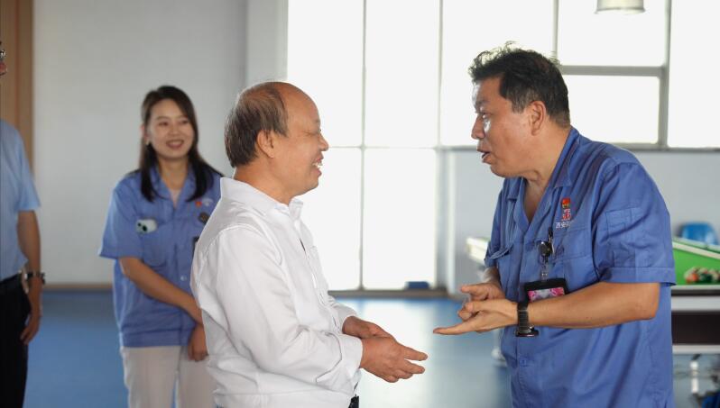 全國總工會兼職副主席巨曉林來西安泵閥總廠調(diào)研“產(chǎn)改”工作 全國總工會兼職副主席巨曉林來西安泵閥總廠調(diào)研“產(chǎn)改”工作