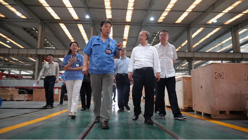 全國總工會兼職副主席巨曉林來西安泵閥總廠調(diào)研“產(chǎn)改”工作 全國總工會兼職副主席巨曉林來西安泵閥總廠調(diào)研“產(chǎn)改”工作