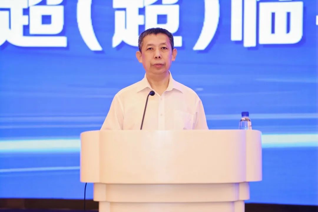 哈電閥門(mén)黨委書(shū)記、董事長(zhǎng)謝敬東主持會(huì)議。 哈電閥門(mén)黨委書(shū)記、董事長(zhǎng)謝敬東主持會(huì)議。